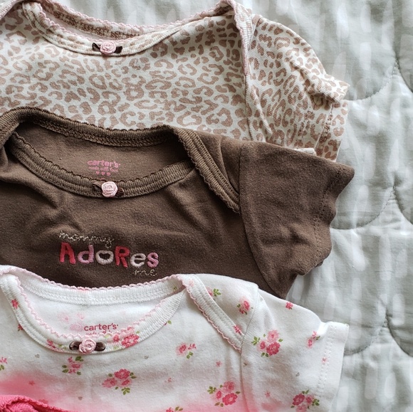 $5 BUNDLED ~ 5 pack Carter's bodysuits nearly new - Picture 2 of 4